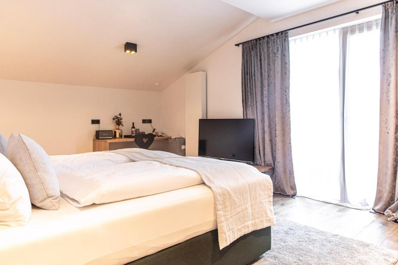 ניוסטיפט אים סטובאיטל Hotel & Appartements Alpenresidenz Viktoria מראה חיצוני תמונה