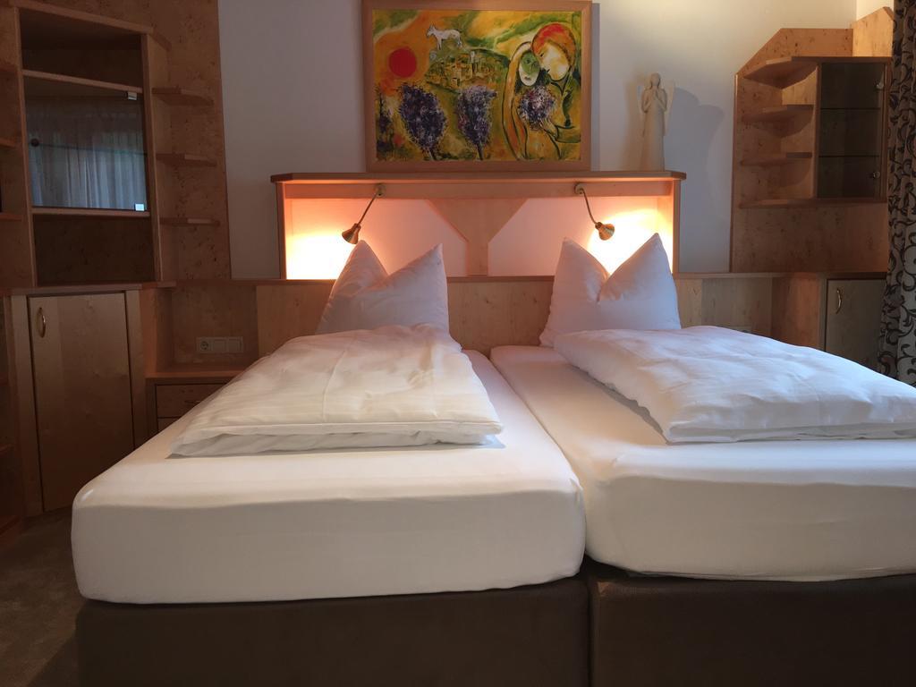 ניוסטיפט אים סטובאיטל Hotel & Appartements Alpenresidenz Viktoria מראה חיצוני תמונה